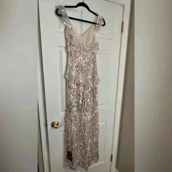 NWT: Needle & Thread Scarlett Sequin Gown Champagne/Silver - Women’s - Size 4 - Picture 5 of 17